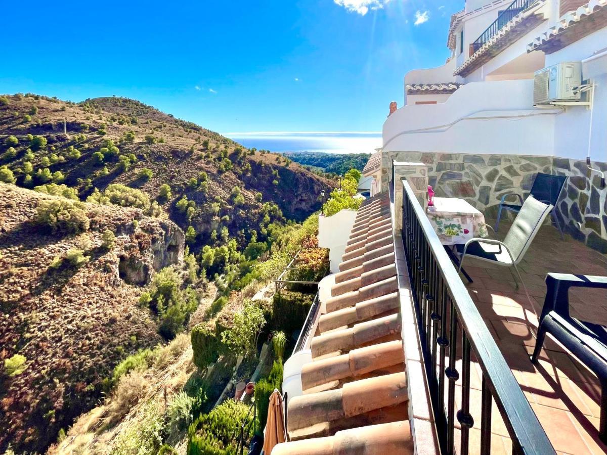 Apartamentos Axarquia , Frigiliana, Terraza Privada Con Vistas A La Montana Rio Y Al Mar Экстерьер фото