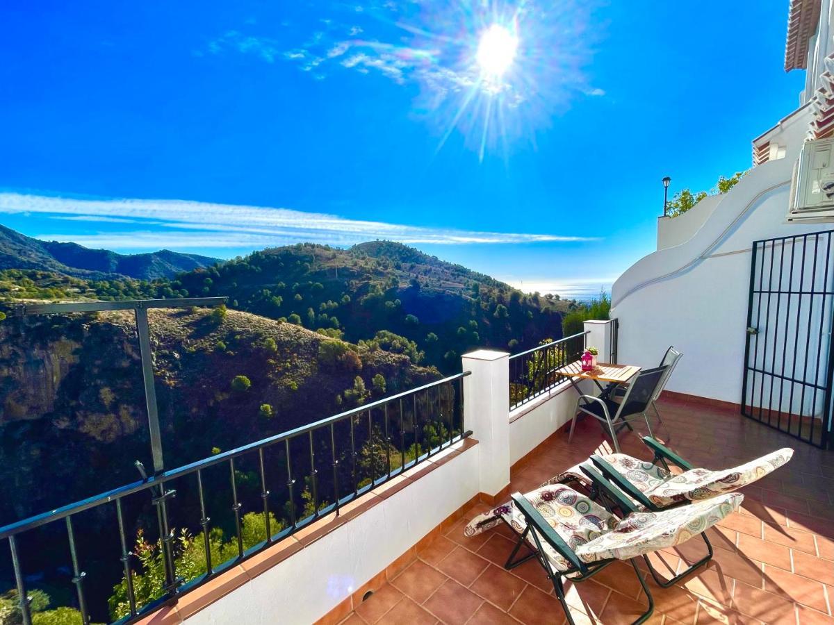 Apartamentos Axarquia , Frigiliana, Terraza Privada Con Vistas A La Montana Rio Y Al Mar Экстерьер фото