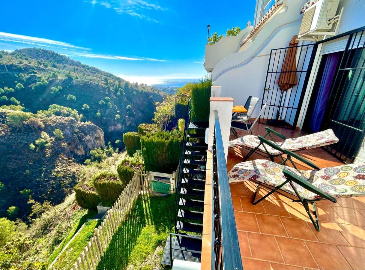 Apartamentos Axarquia , Frigiliana, Terraza Privada Con Vistas A La Montana Rio Y Al Mar Экстерьер фото