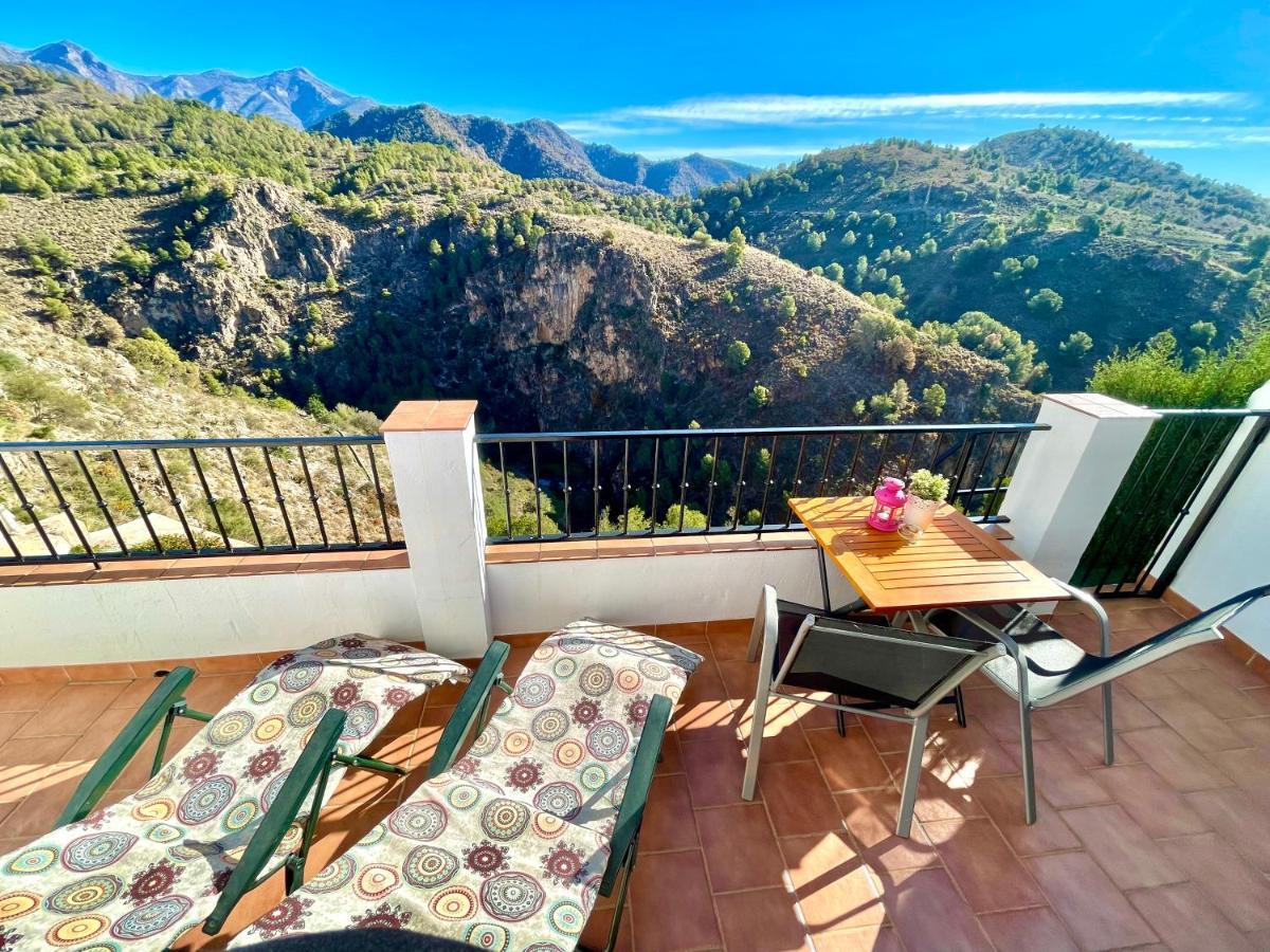 Apartamentos Axarquia , Frigiliana, Terraza Privada Con Vistas A La Montana Rio Y Al Mar Экстерьер фото