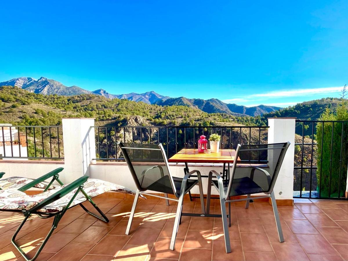 Apartamentos Axarquia , Frigiliana, Terraza Privada Con Vistas A La Montana Rio Y Al Mar Экстерьер фото