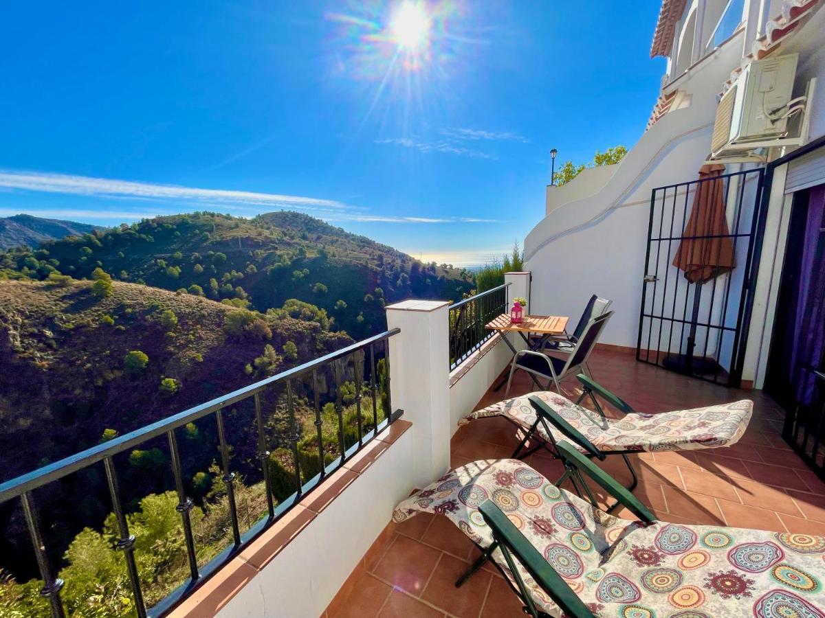 Apartamentos Axarquia , Frigiliana, Terraza Privada Con Vistas A La Montana Rio Y Al Mar Экстерьер фото