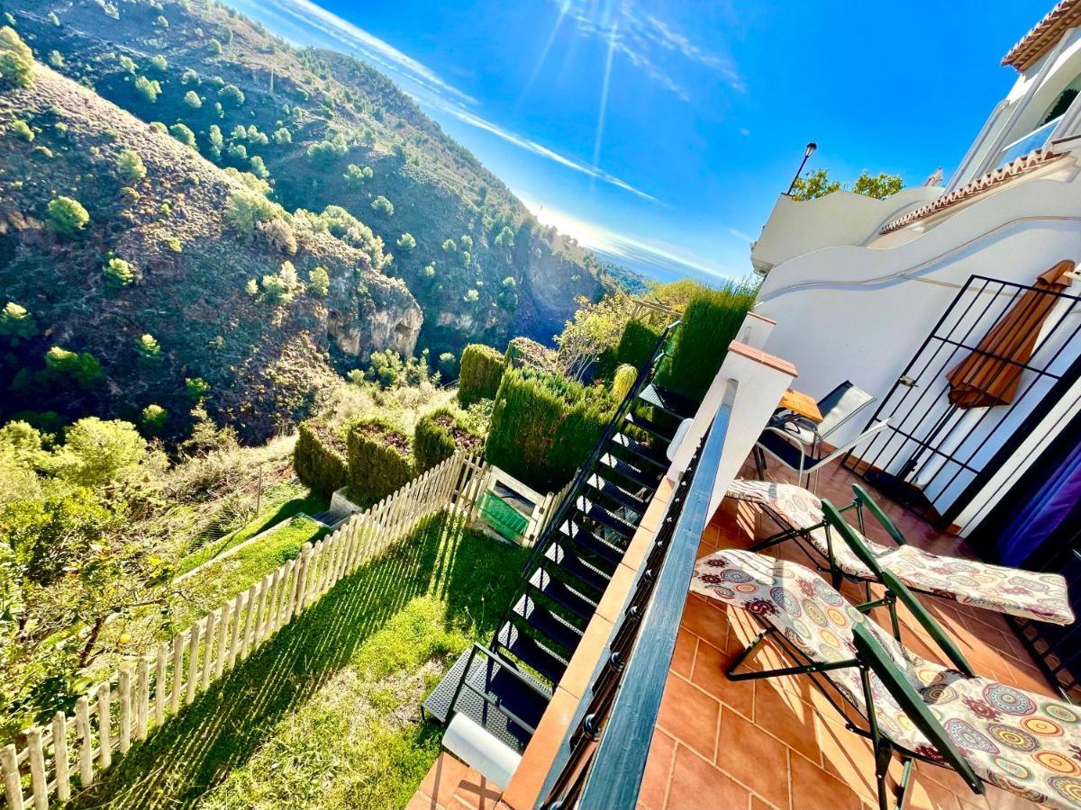 Apartamentos Axarquia , Frigiliana, Terraza Privada Con Vistas A La Montana Rio Y Al Mar Экстерьер фото