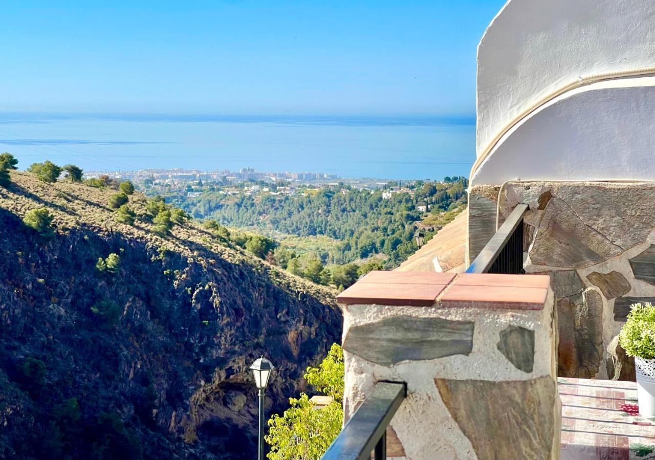 Apartamentos Axarquia , Frigiliana, Terraza Privada Con Vistas A La Montana Rio Y Al Mar Экстерьер фото