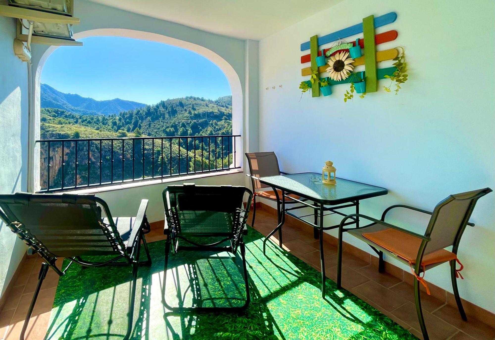 Apartamentos Axarquia , Frigiliana, Terraza Privada Con Vistas A La Montana Rio Y Al Mar Экстерьер фото