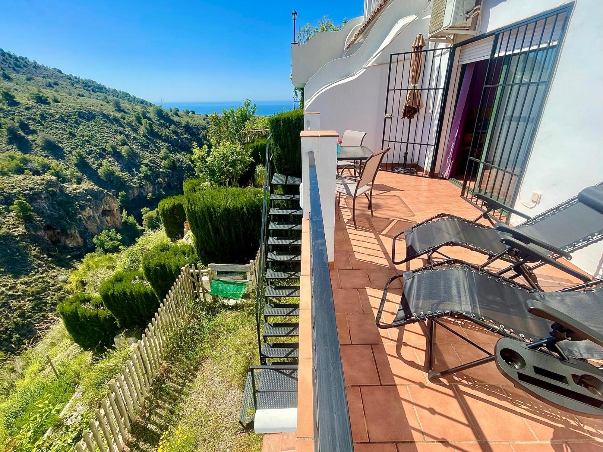 Apartamentos Axarquia , Frigiliana, Terraza Privada Con Vistas A La Montana Rio Y Al Mar Экстерьер фото
