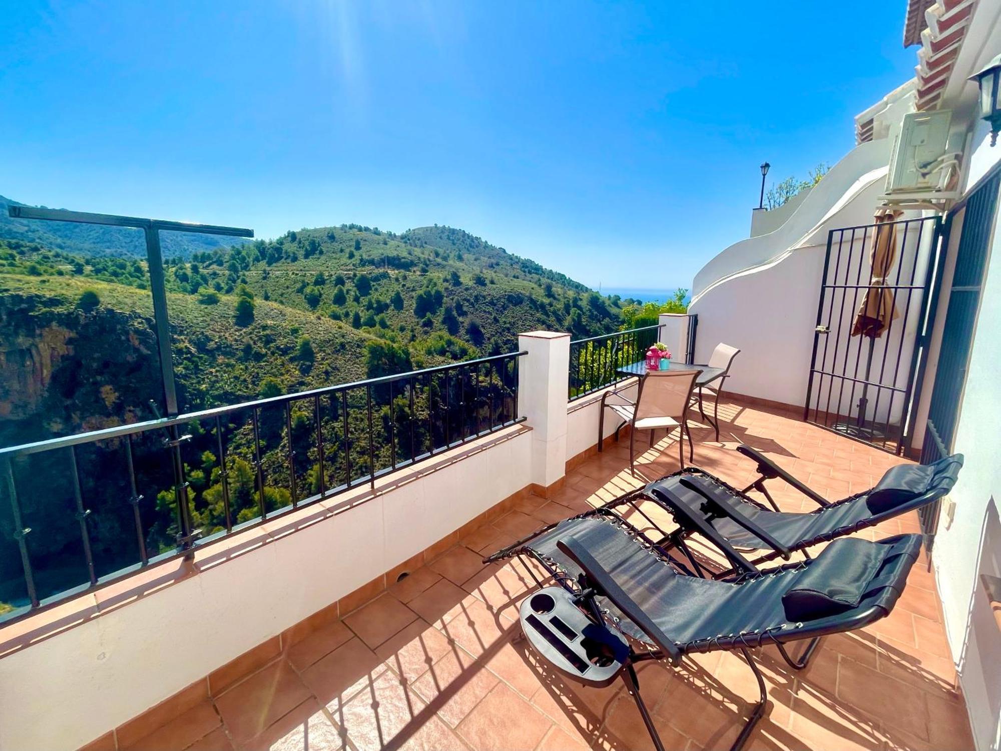 Apartamentos Axarquia , Frigiliana, Terraza Privada Con Vistas A La Montana Rio Y Al Mar Экстерьер фото