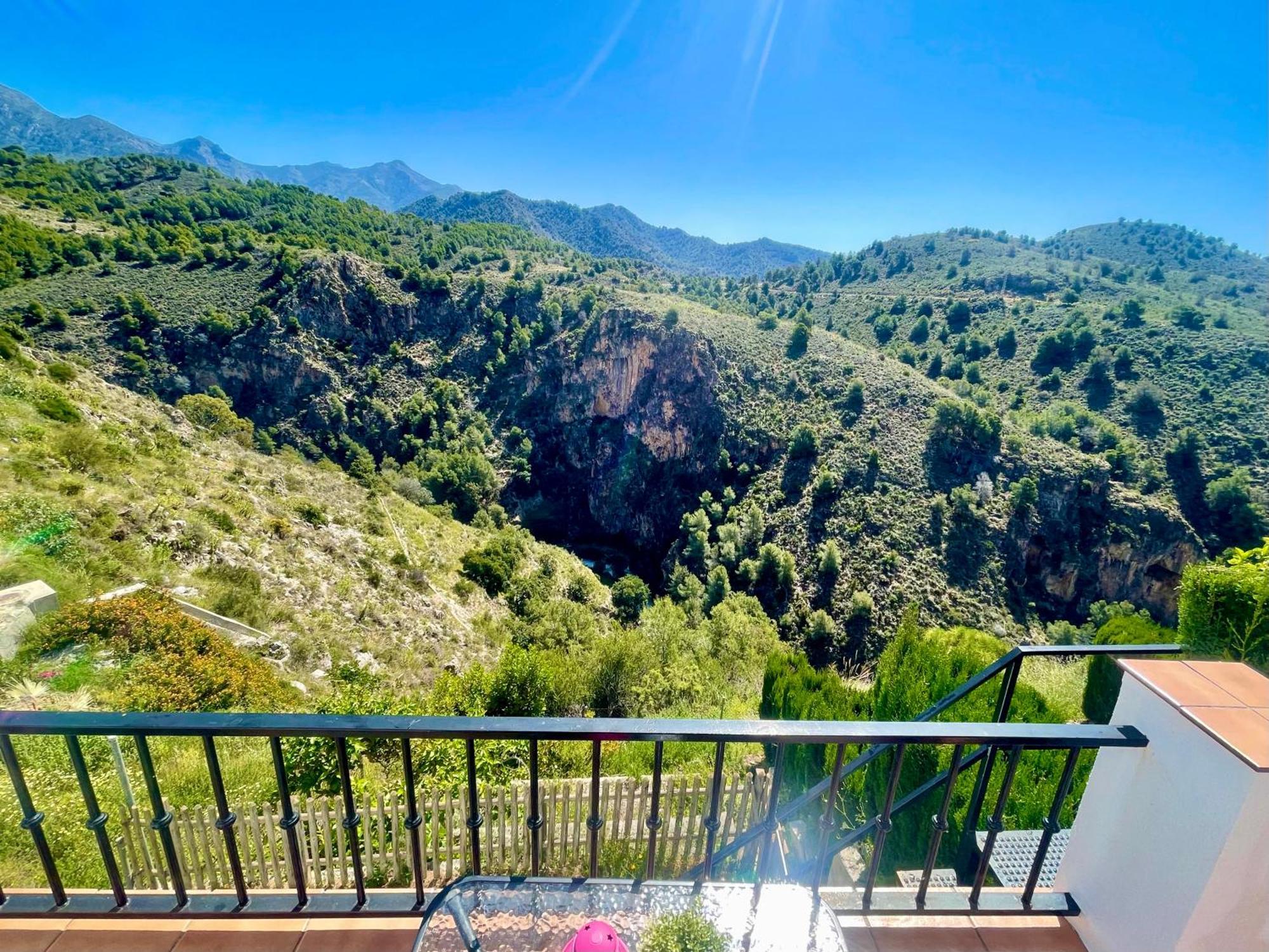 Apartamentos Axarquia , Frigiliana, Terraza Privada Con Vistas A La Montana Rio Y Al Mar Экстерьер фото