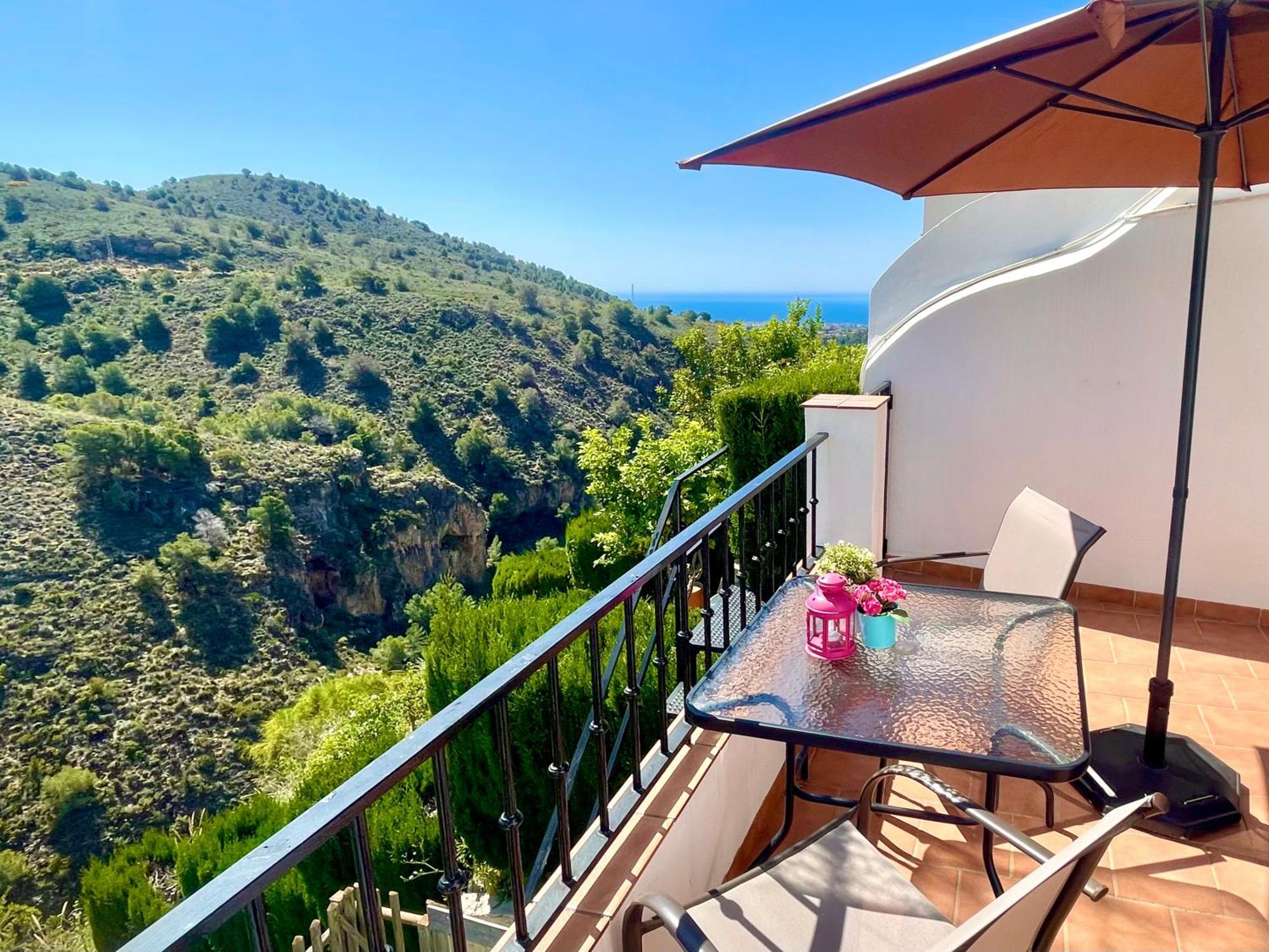 Apartamentos Axarquia , Frigiliana, Terraza Privada Con Vistas A La Montana Rio Y Al Mar Экстерьер фото