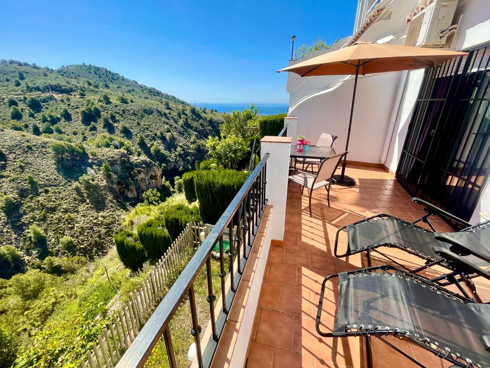 Apartamentos Axarquia , Frigiliana, Terraza Privada Con Vistas A La Montana Rio Y Al Mar Экстерьер фото